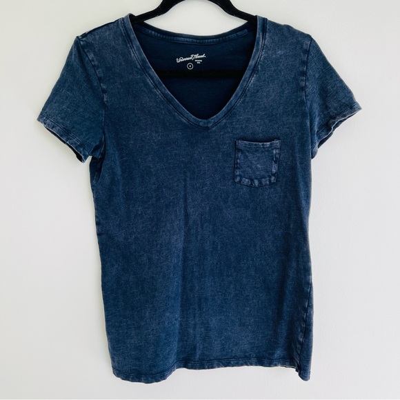 Universal Thread V-neck T-shirt - Picture 3 of 5